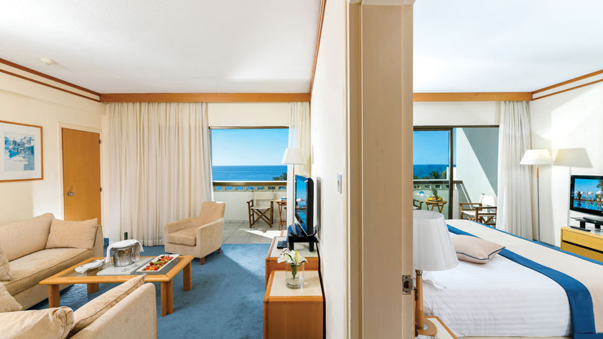 Family One Bedroom Suite Sea View